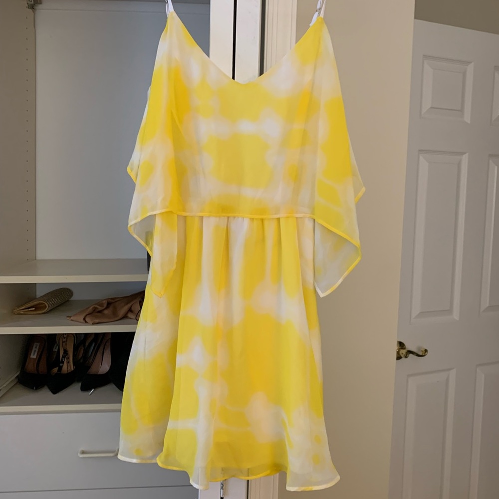 Bcbg generation yellow and white low back dress xxs